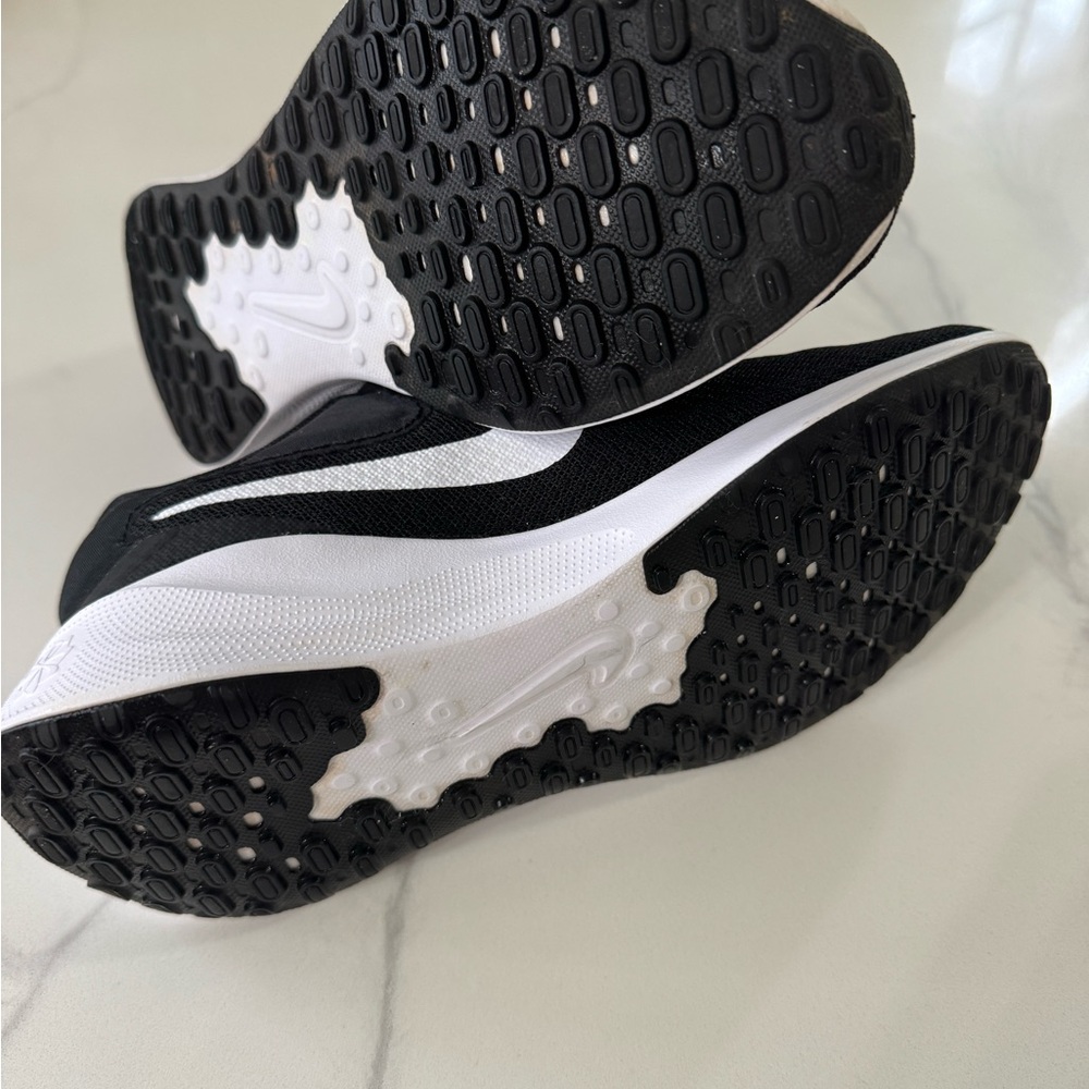 Women’s Nike Revolution 7 Running Shoe 7.5 - Picture 5 of 5